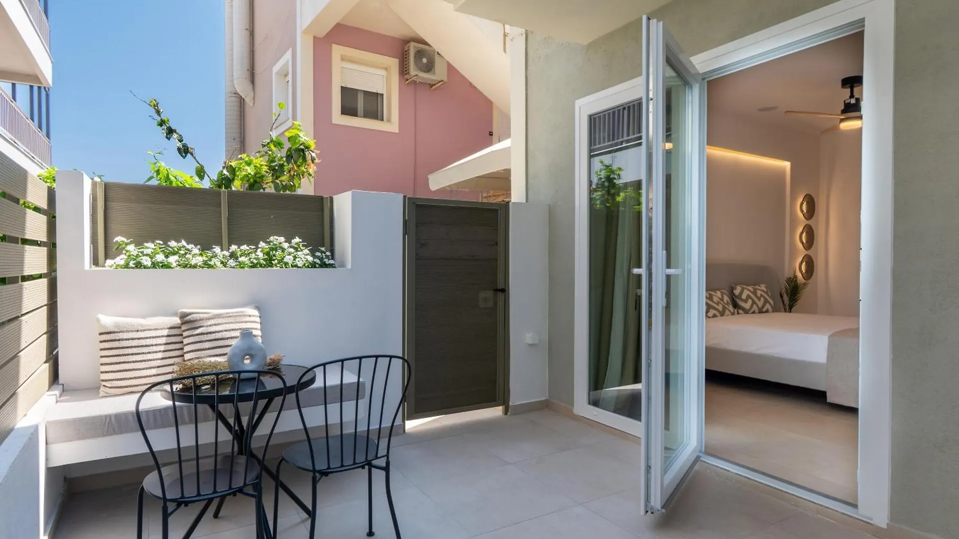 Socrates Apartments Skala