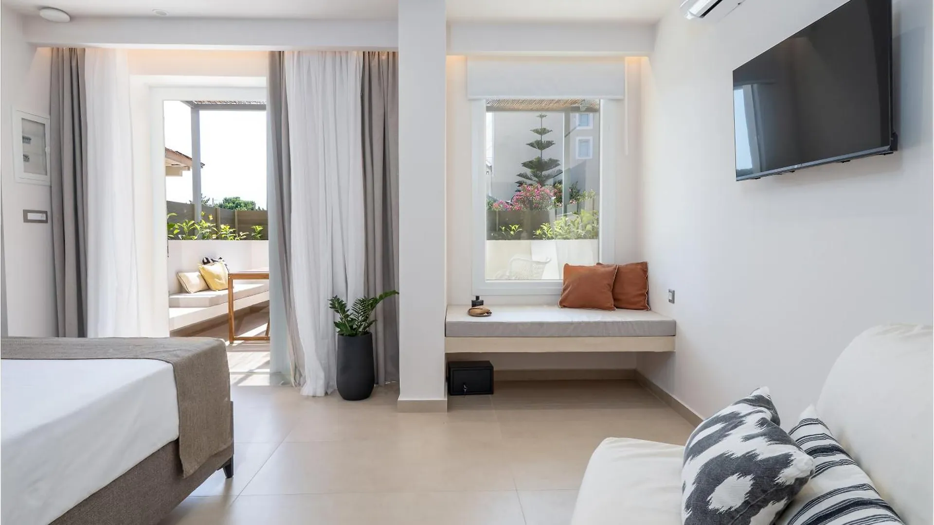 Socrates Apartments Skala